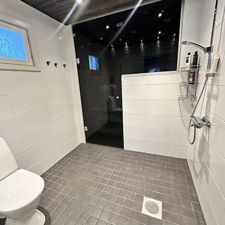 Polar Yllaes, Äkäslompolo