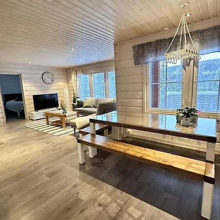 Polar Yllaes, Σπίτι διακοπών Äkäslompolo