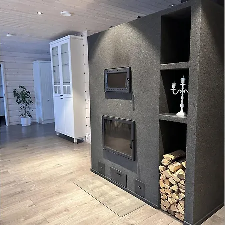 Polar Yllaes, Äkäslompolo