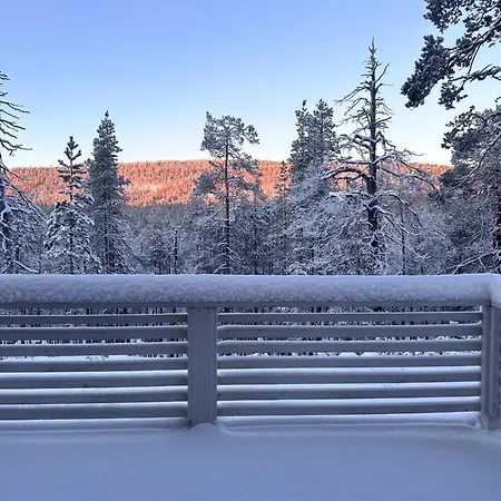 Polar Yllaes, Äkäslompolo