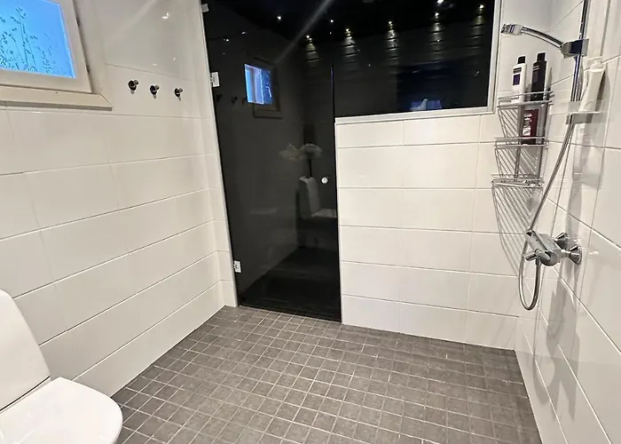 Polar Yllaes, Äkäslompolo