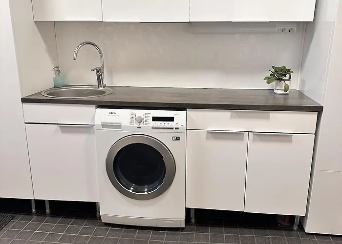 Polar Yllaes, Dom wakacyjny *